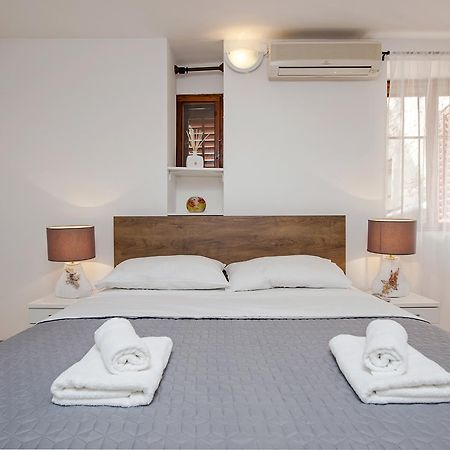 Apartment Marconi Rovinj Exterior photo